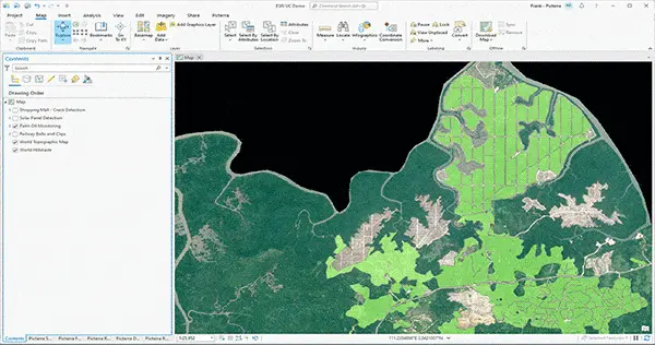 Animation of Picterra Forge's integration with Esri ArcGIS